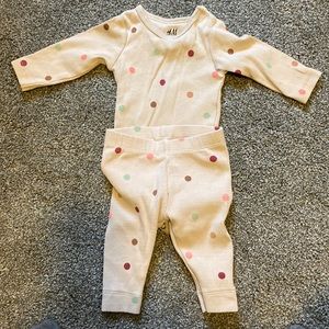 H&M long sleeve a onesie and pant set